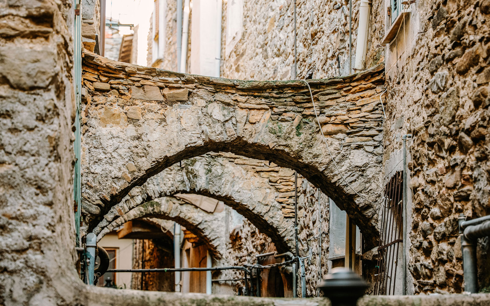 Via San Mauro: pietre antiche nel cuore del borgo