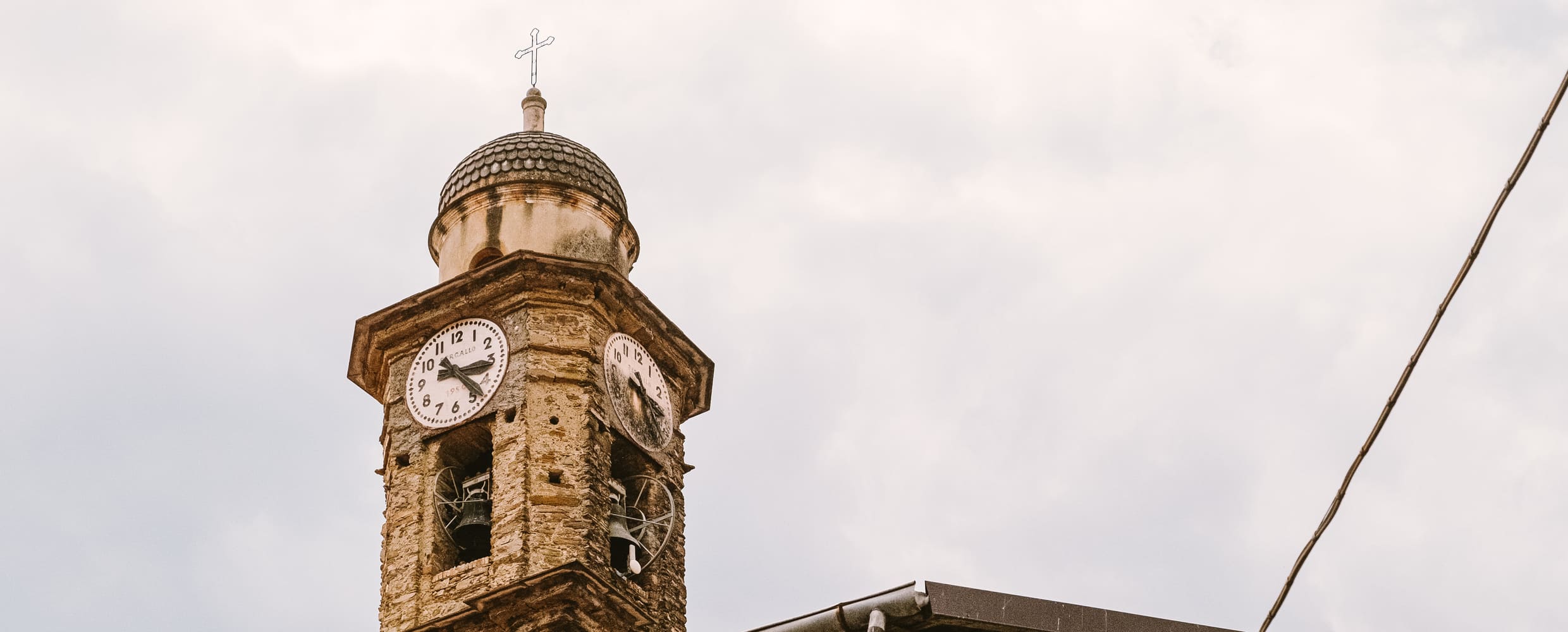 La Chiesa, l’Oratorio e il Cappello della Strega
